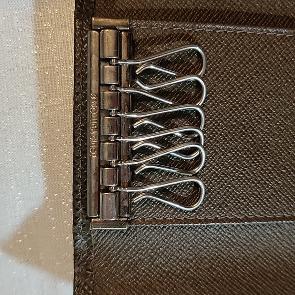 Louis Vuitton Taiga Key Case Pouch Authentic - Picture 5 of 15